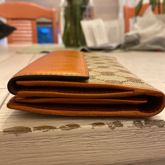 Gucci Guccissima Beige Marrone-Arancio Canva Cuore long wallet gently used - Picture 12 of 12